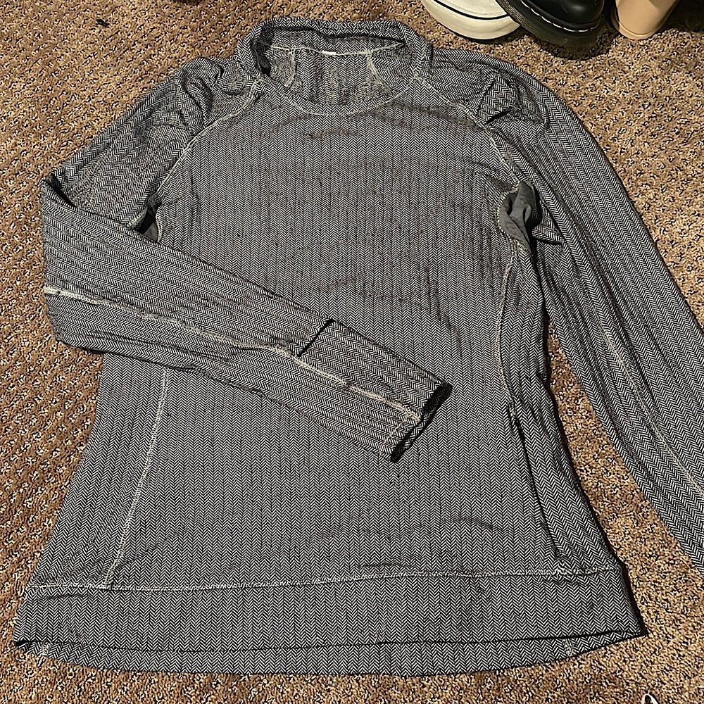vintage lulu thermal top. don’t sell anymore!!